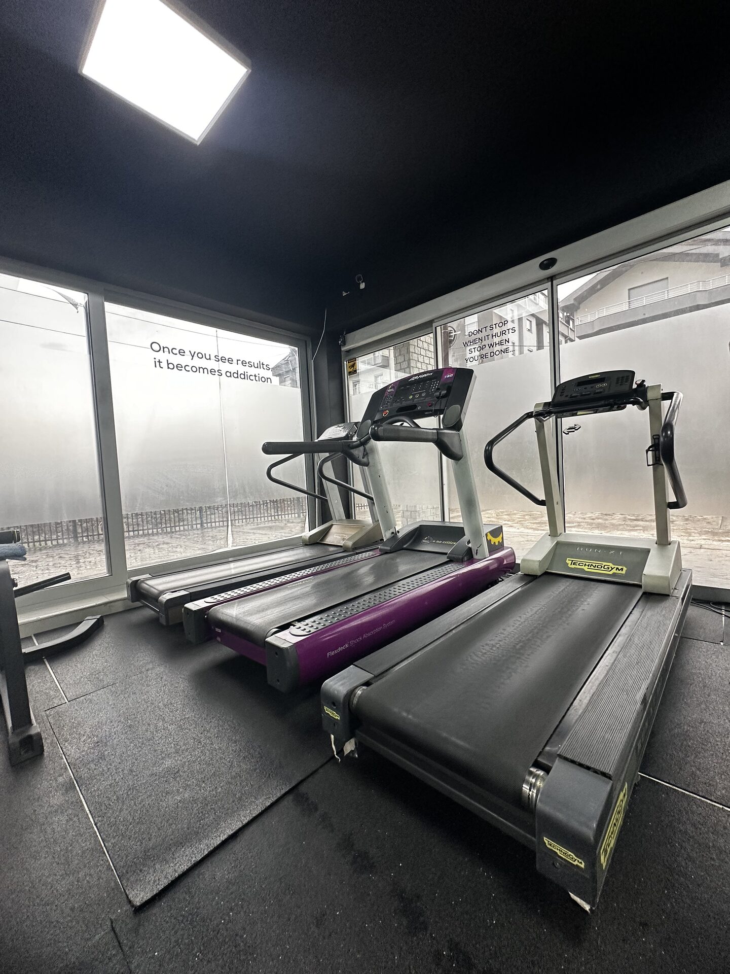 Strength training equipment row