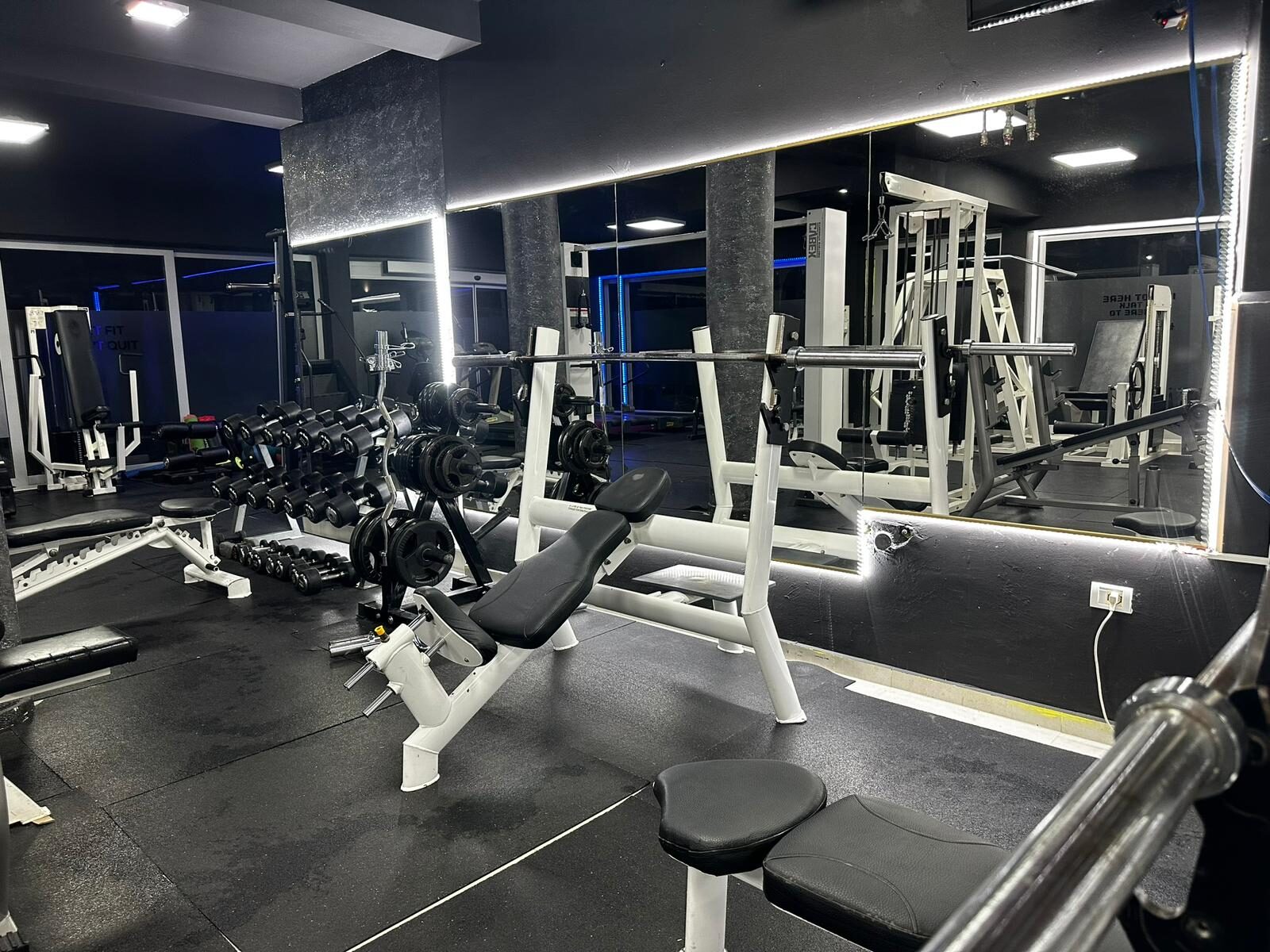 Lake Fit training floor with mirrors and LED lighting